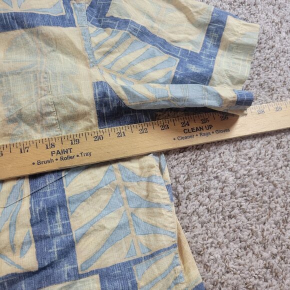 Batik Bay Shirt Mens Medium Blue Tan Geometric Hawaiian Island Reverse Print - Picture 3 of 7
